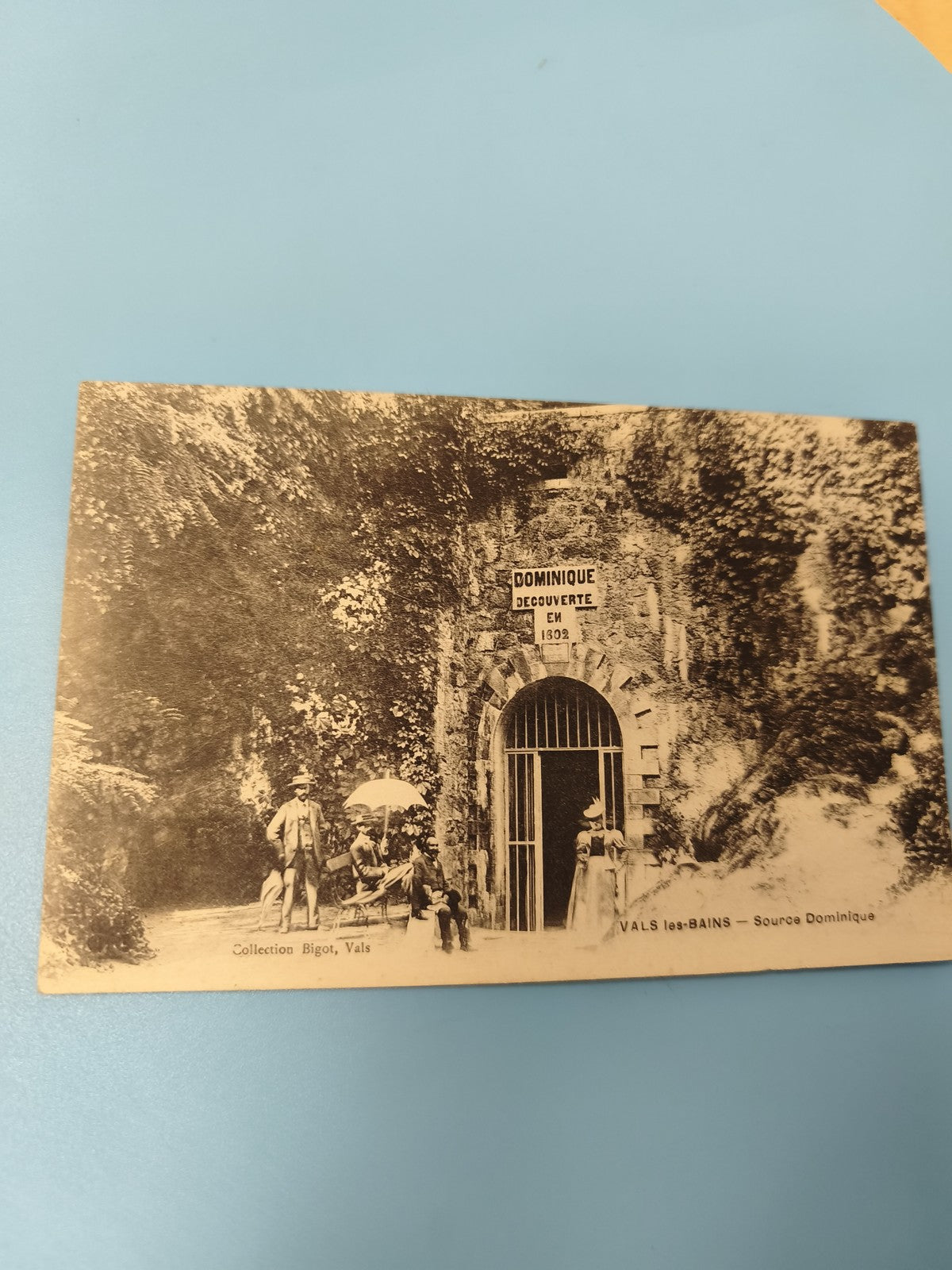 Ancienne carte postale animée Vals les Bains Source Dominique vintage