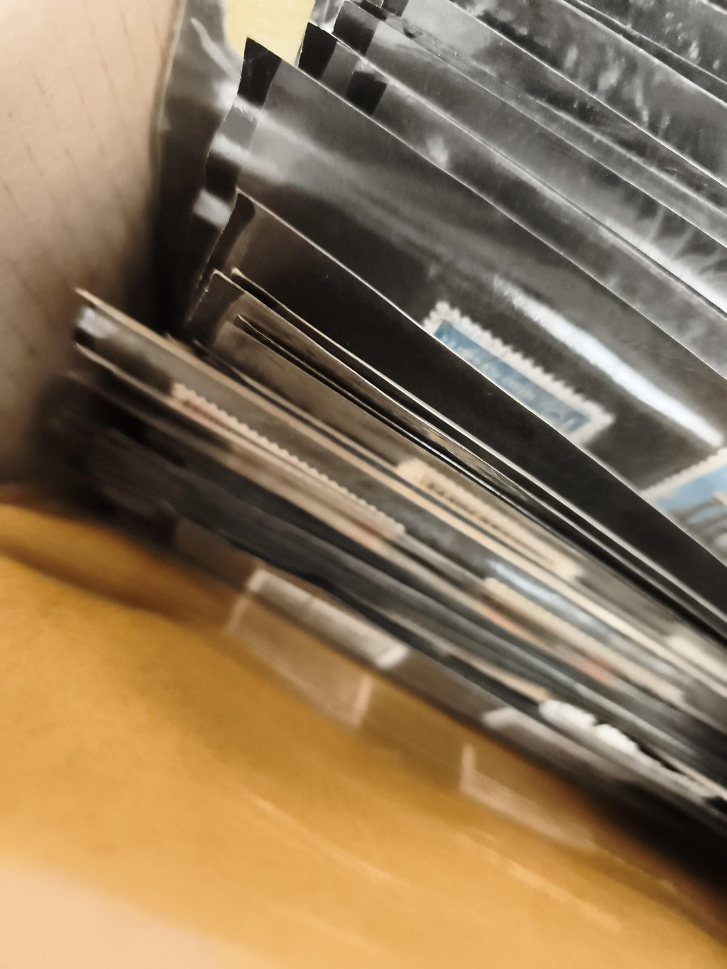 Lot ancien de timbres du monde, ensembles variés en pochettes, collection vintag
