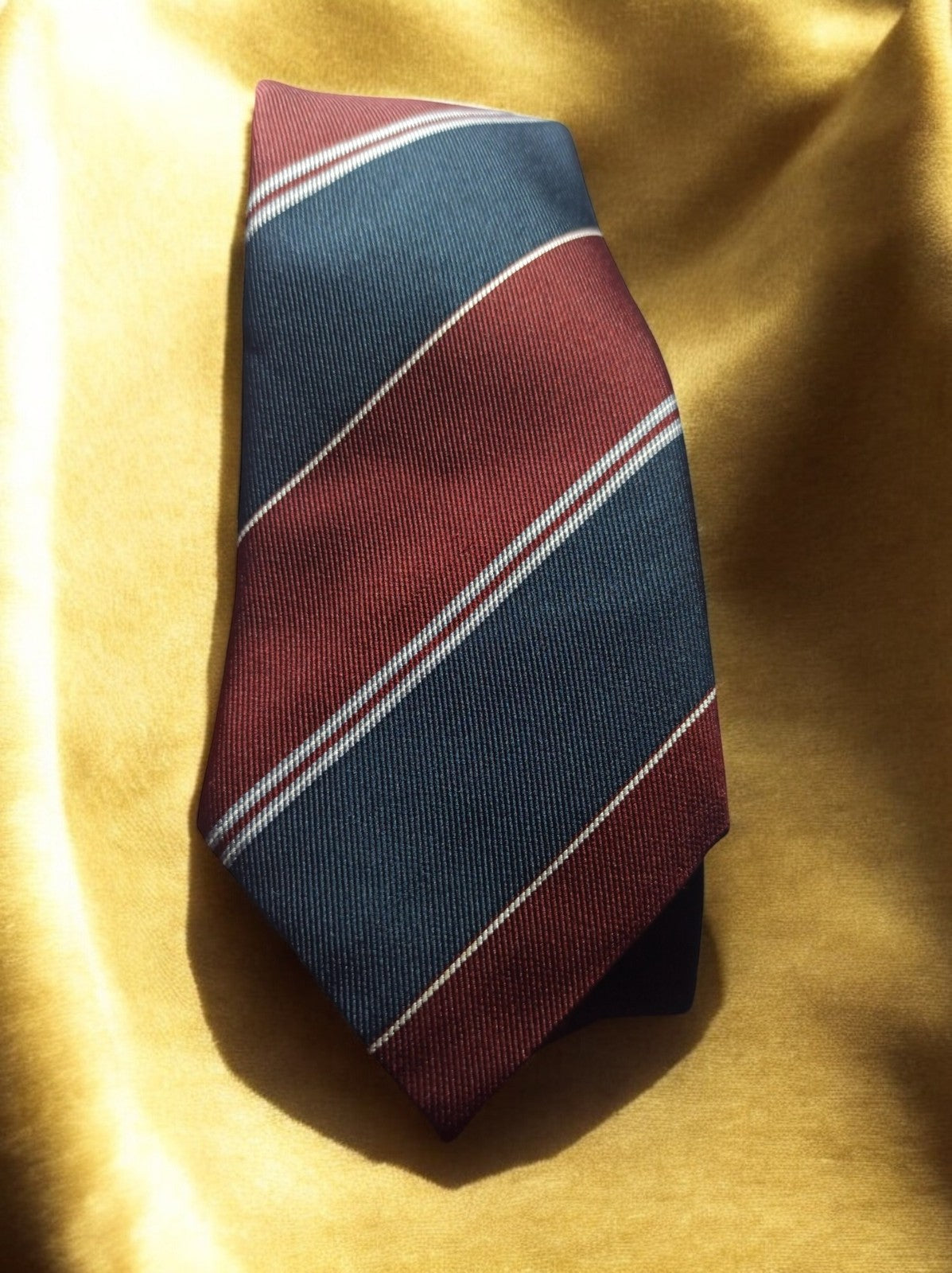 Cravate vintage Gipade rayée bordeaux bleu rétro élégant homme accessoire