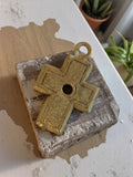 Pendentif croix vintage en métal doré années 50, bijouterie rétro, deadstock