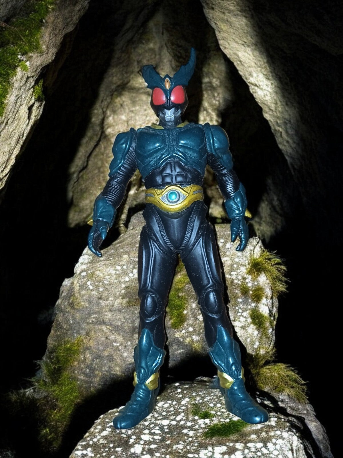 Figurine Kamen Rider Gills Bandai noire yeux rouges ? série classique articulée