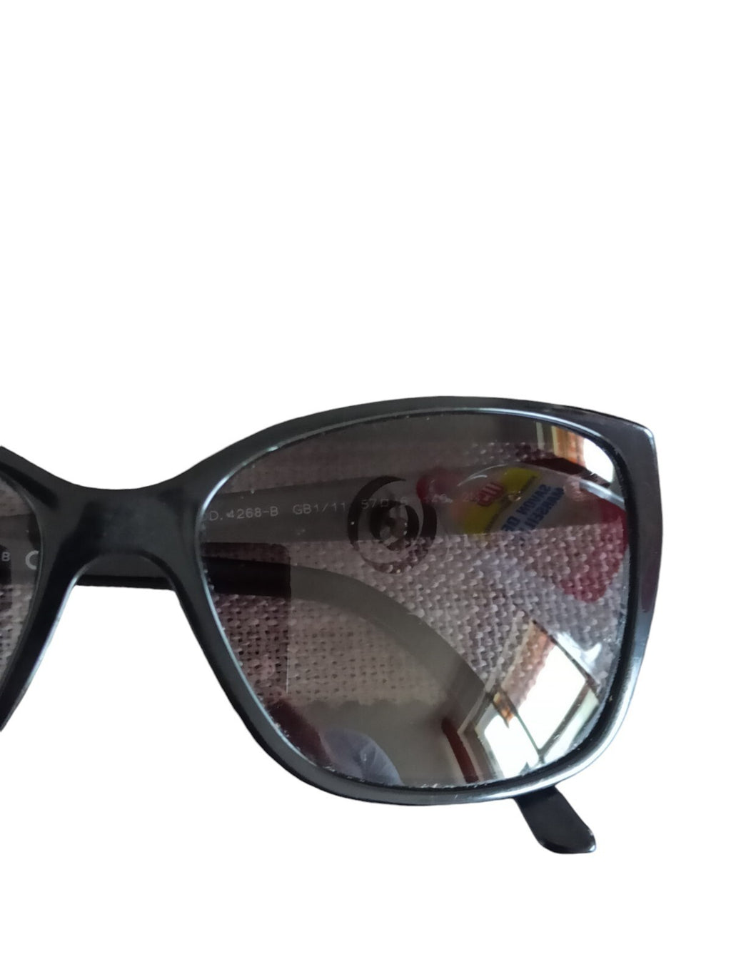 Lunettes de soleil Versace femme noir avec étui et lingette, logo visible