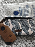 Trousse Cabaia à motif feuilles bleues, pochette zippée 18 cm neuve