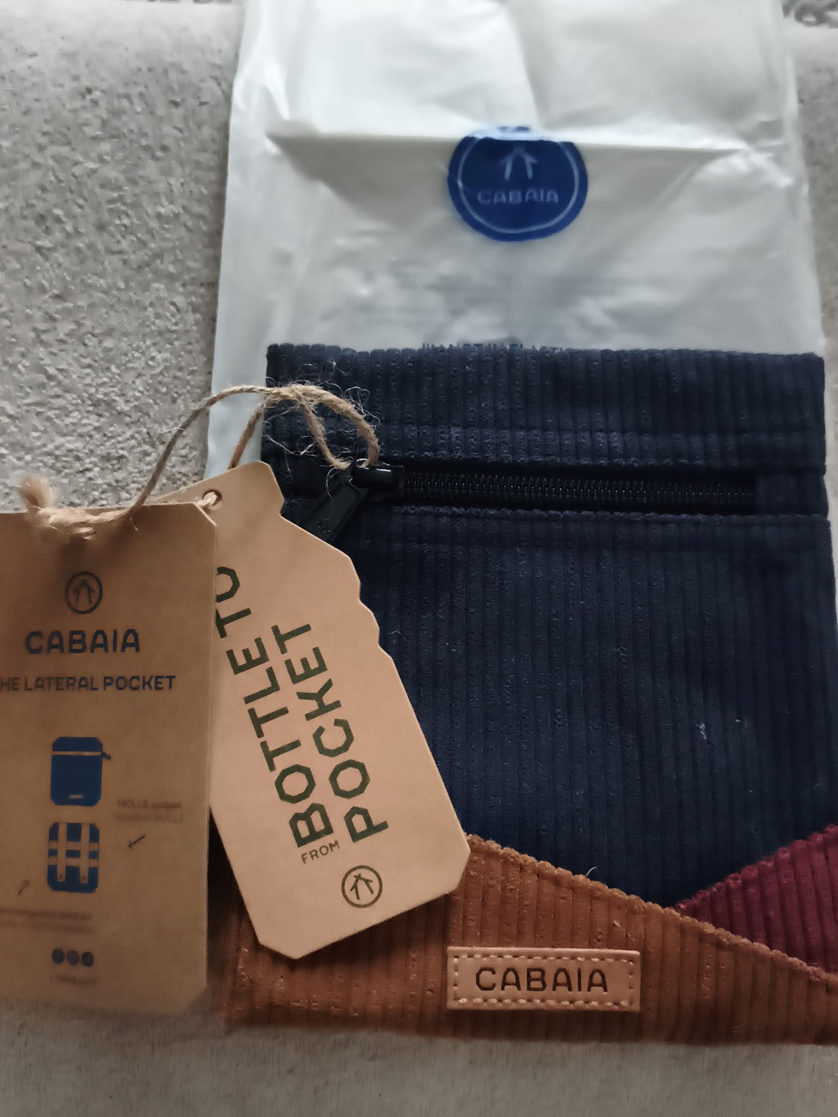 Pochette latérale Cabaia bleu marron, corduroy, neuve, 15 cm, accessoire sac