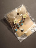 Paire boucles d’oreilles vintage fleurs émaillées bleu jaune deadstock