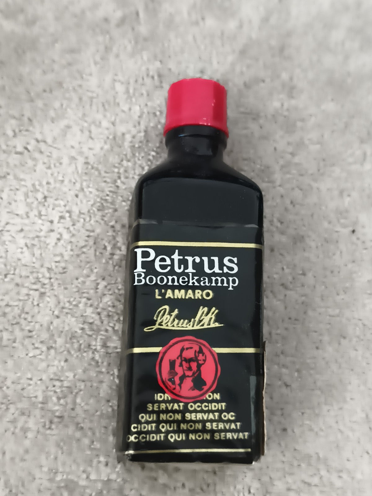 Miniature alcool Petrus Boonekamp L'Amaro bouchon rouge partiellement remplie