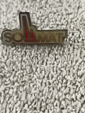 Pin's vintage SOLAMAT logo doré lettrage relief (Ref 7)