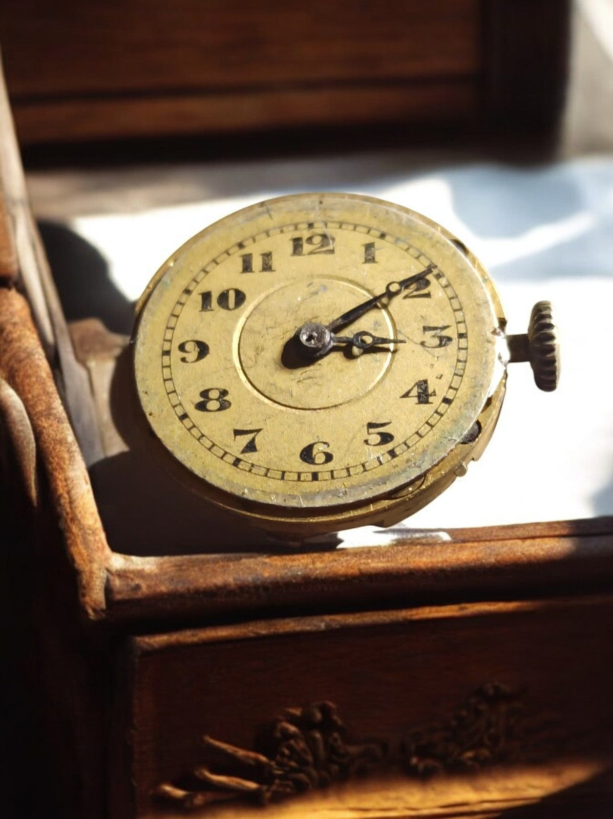 Montre mécanique ancienne cadran doré, remontage manuel vintage