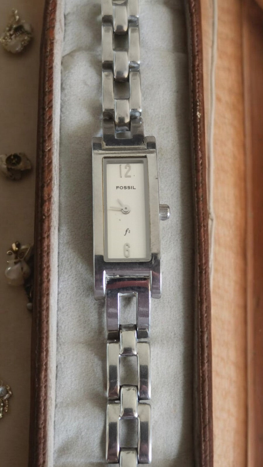 Montre femme Fossil vintage quartz bracelet acier design rectangulaire élégant