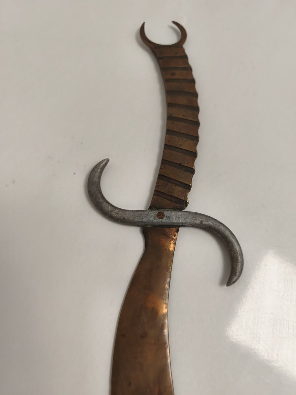 Coupe-papier ancien style sabre gravé, militaria WW1, finition cuivre, souvenir