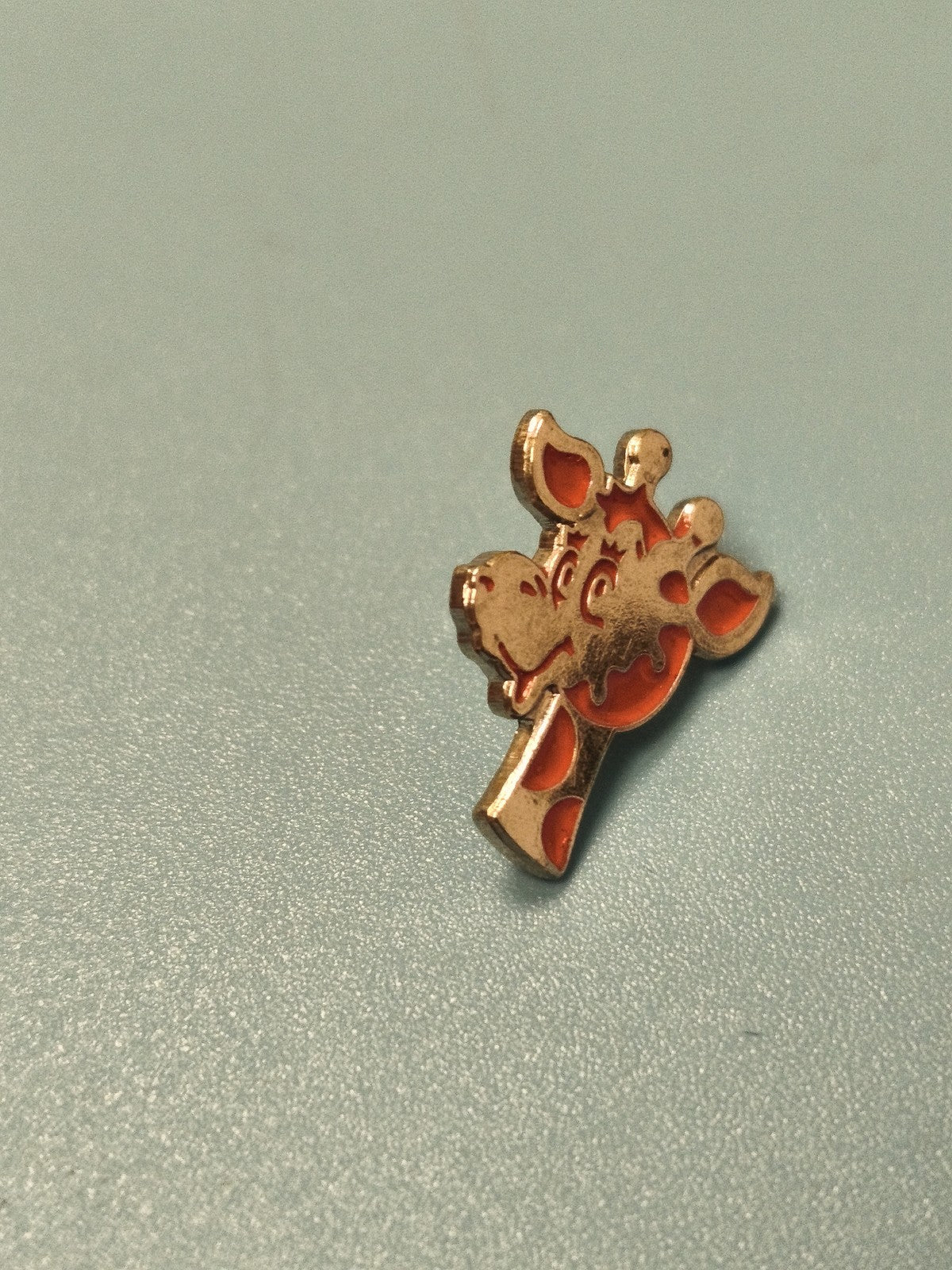 Vintage pin's girafe émaillé, tête stylisée, collection animalier, rétro