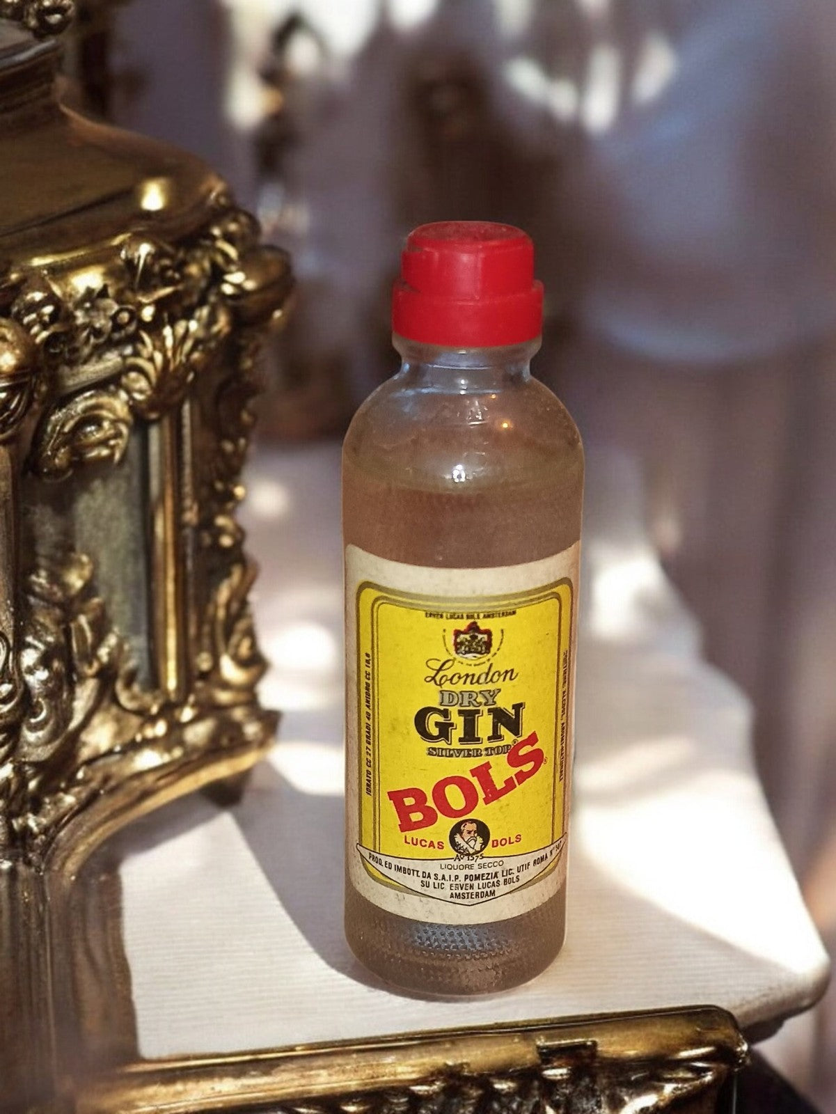 Mignonette vintage London Dry Gin Bols ancienne étiquette jaune bouchon rouge