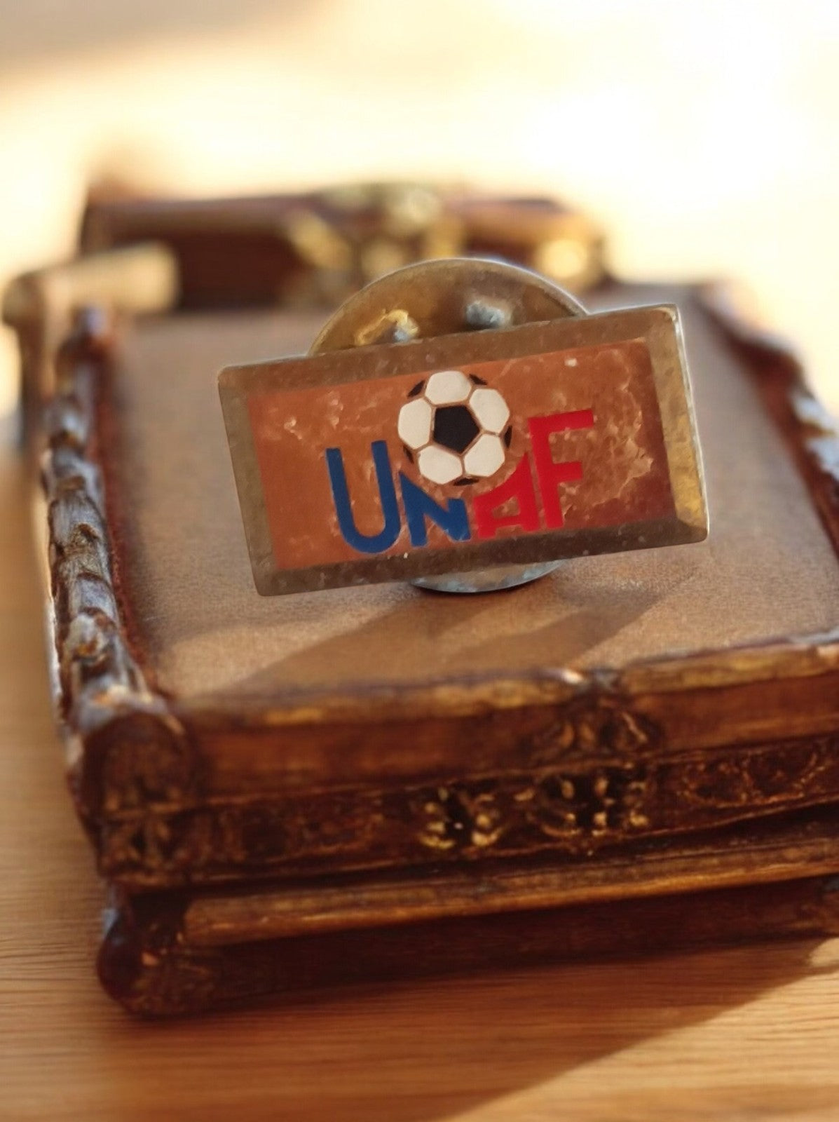 Pin's UNAF Football rétro émaillé – badge vintage années 80-90 foot