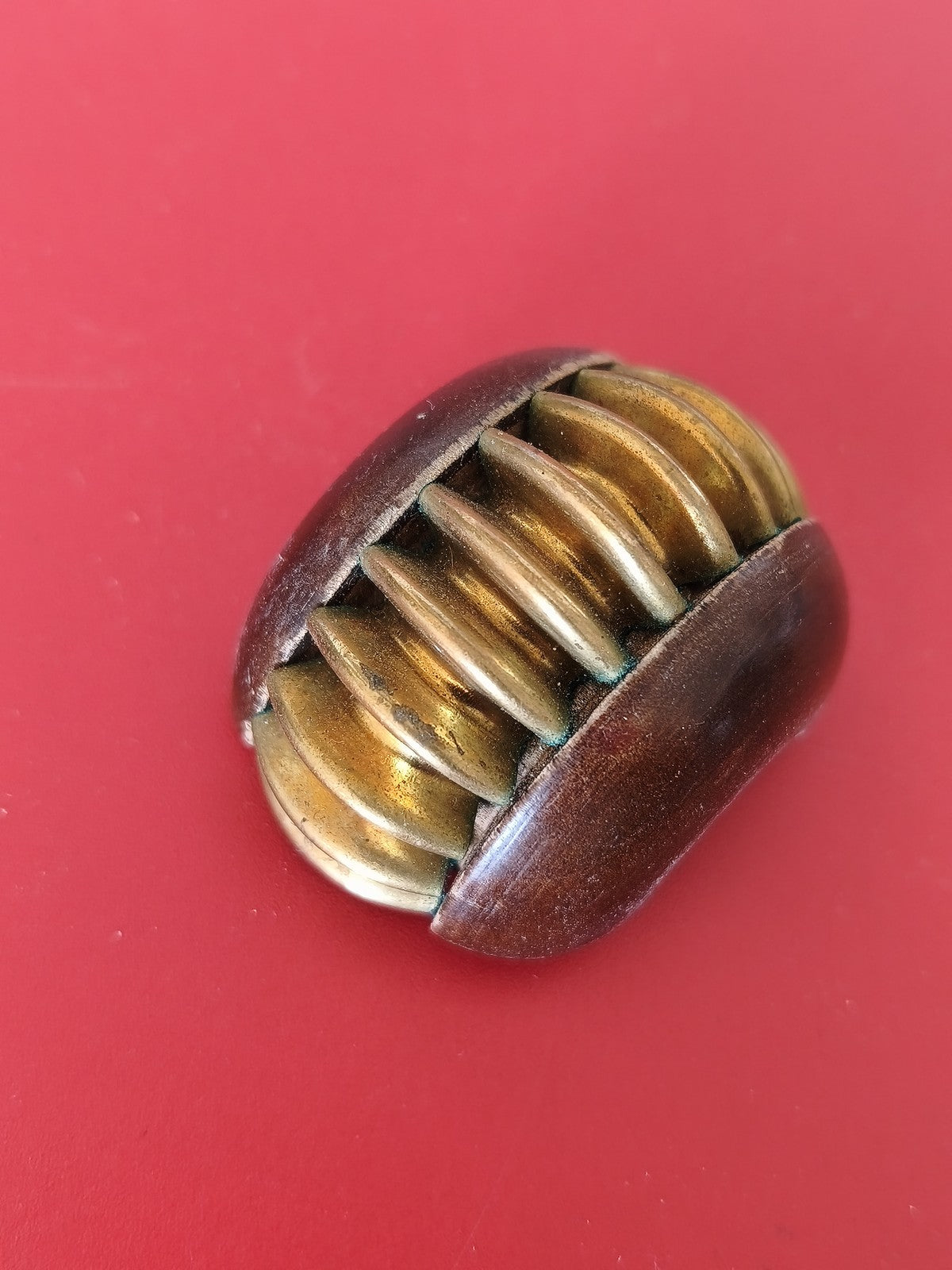 Broche vintage ancienne, accessoire rétro pour collectionneur d?objets anciens