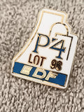 Pin's vintage EDF P4 Lot 93 émaillé blanc bleu badge ancien énergie