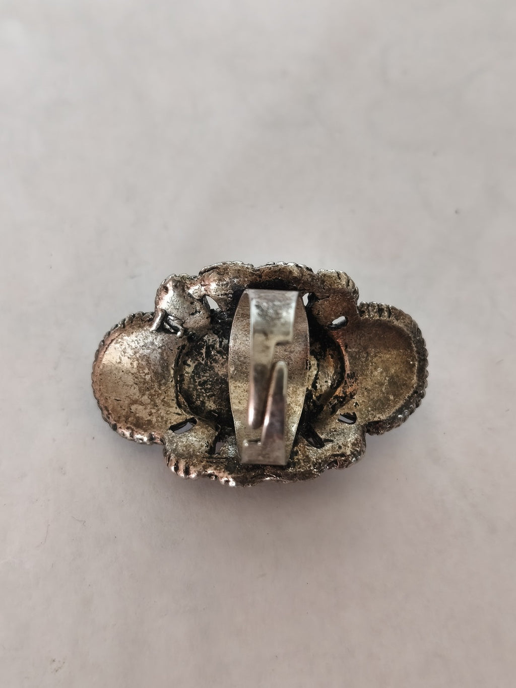 Bague ancienne vintage rétro pour collectionneur bijou d'époque authentique