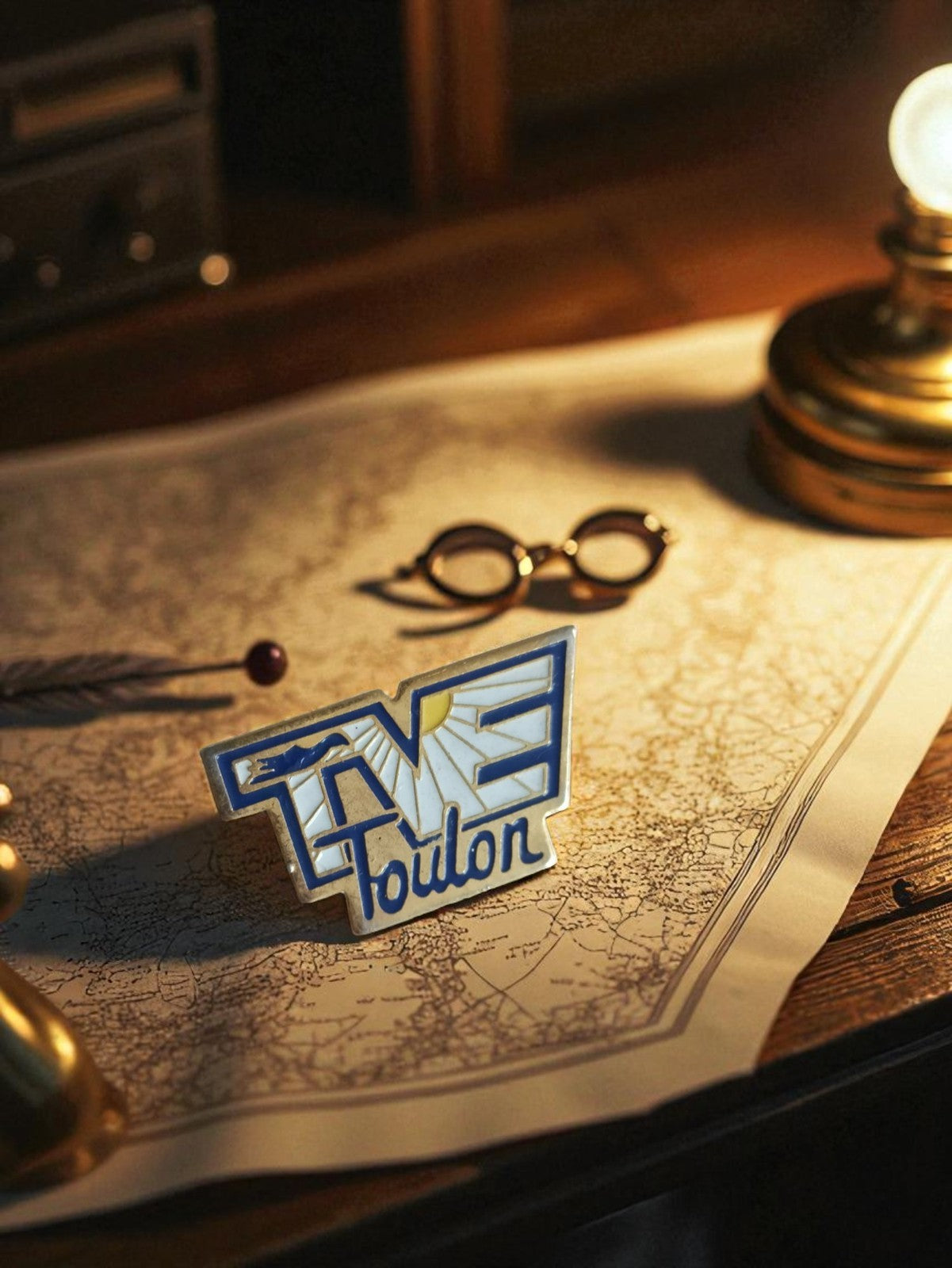 Pin's publicitaire TVE Toulon vintage ancien badge rétro télévision bleu