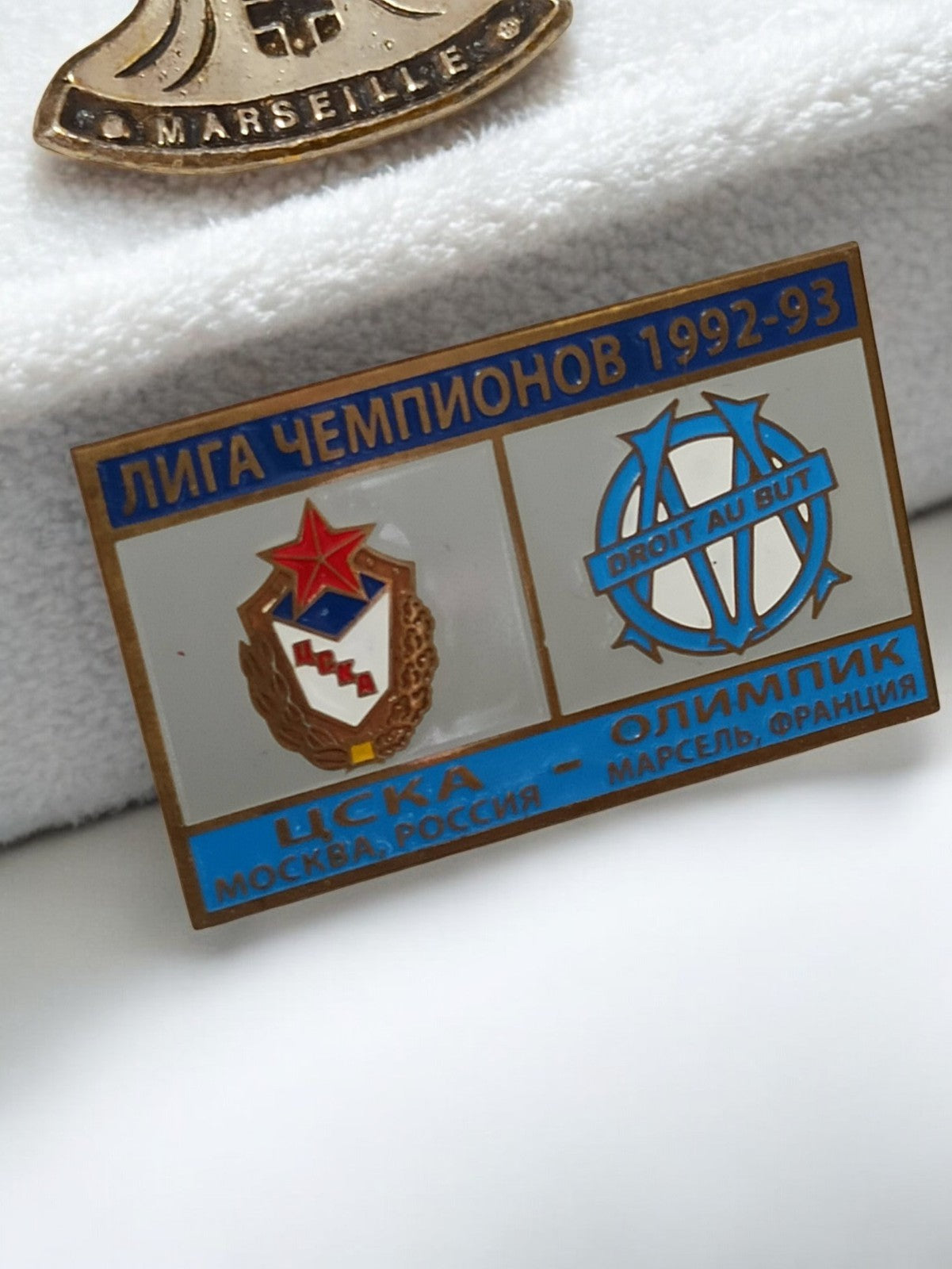 Pin's Olympique de Marseille vintage 1992-93 Ligue des Champions badge ancien