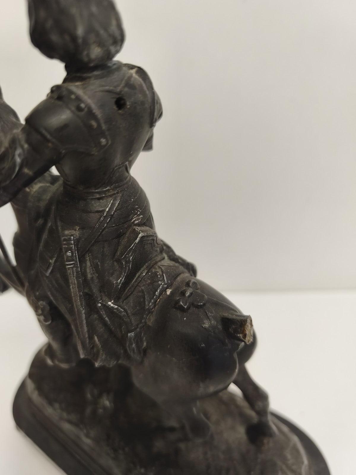Statue ancienne Jeanne d’Arc équestre métal noirci, à restaurer, style XIXe