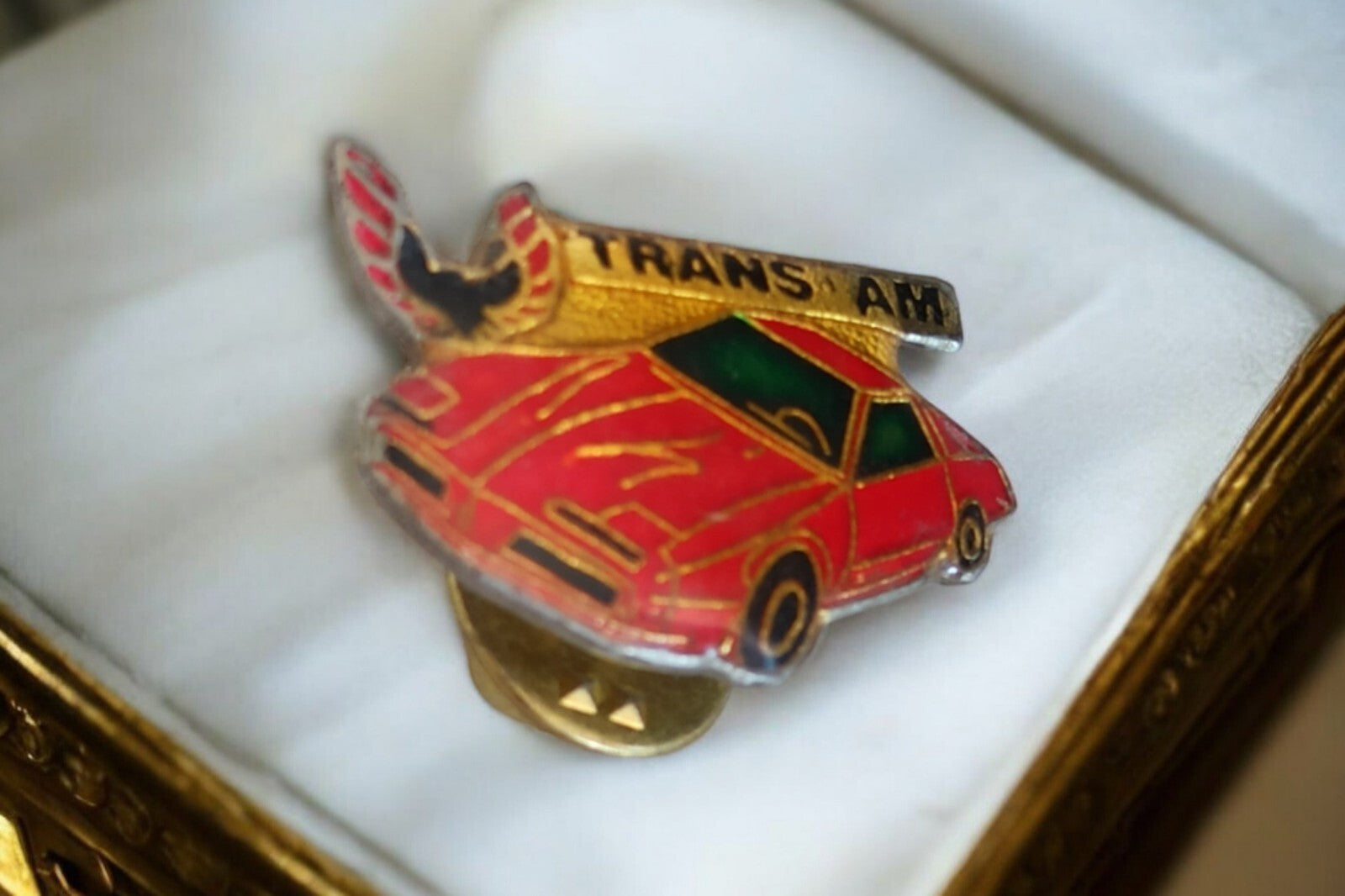 Pin's vintage Trans AM voiture rouge – badge ancien USA muscle car