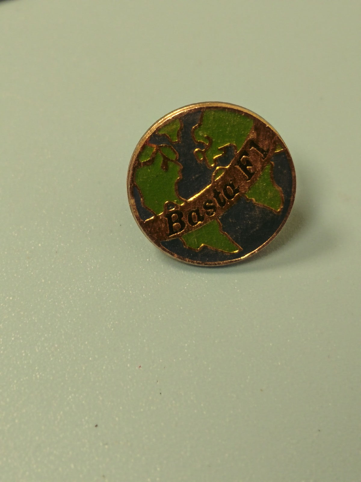 Vintage pin's Basta F1 rond, carte du monde, objet de collection Formule 1