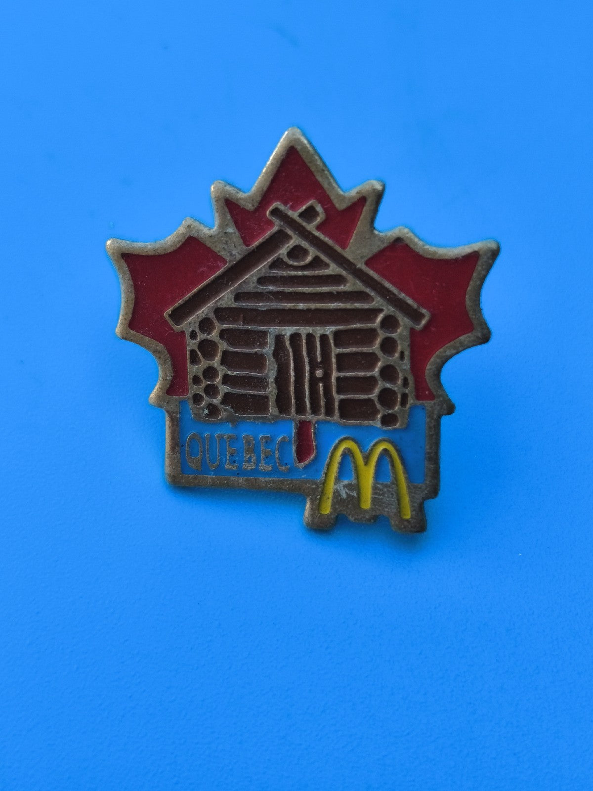 Vintage pin's McDonald's Québec cabane en rondins feuille érable collection