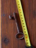 Clé ancienne fer forgé XIXe style manoir château grande clé rustique