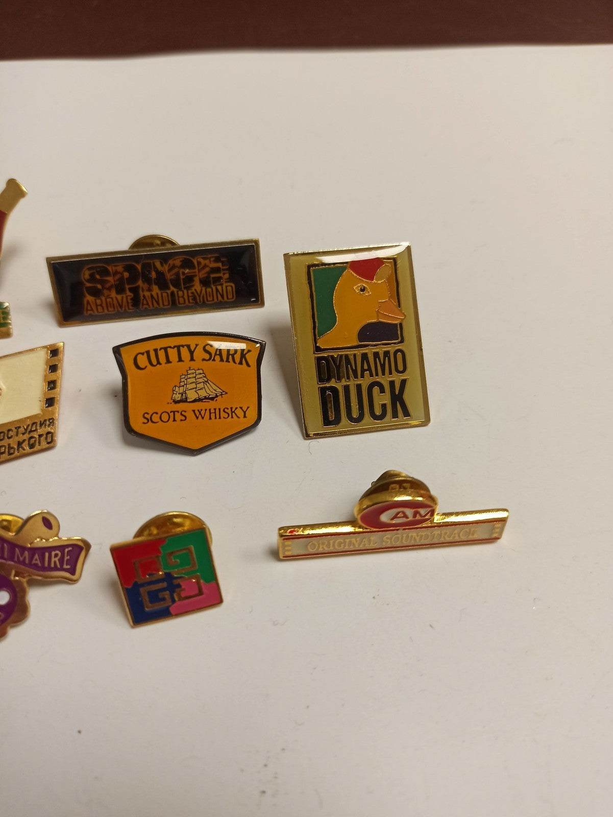 Lot 10 pin's publicitaires vintage années 80 90 Henri Maire Cutty Sark