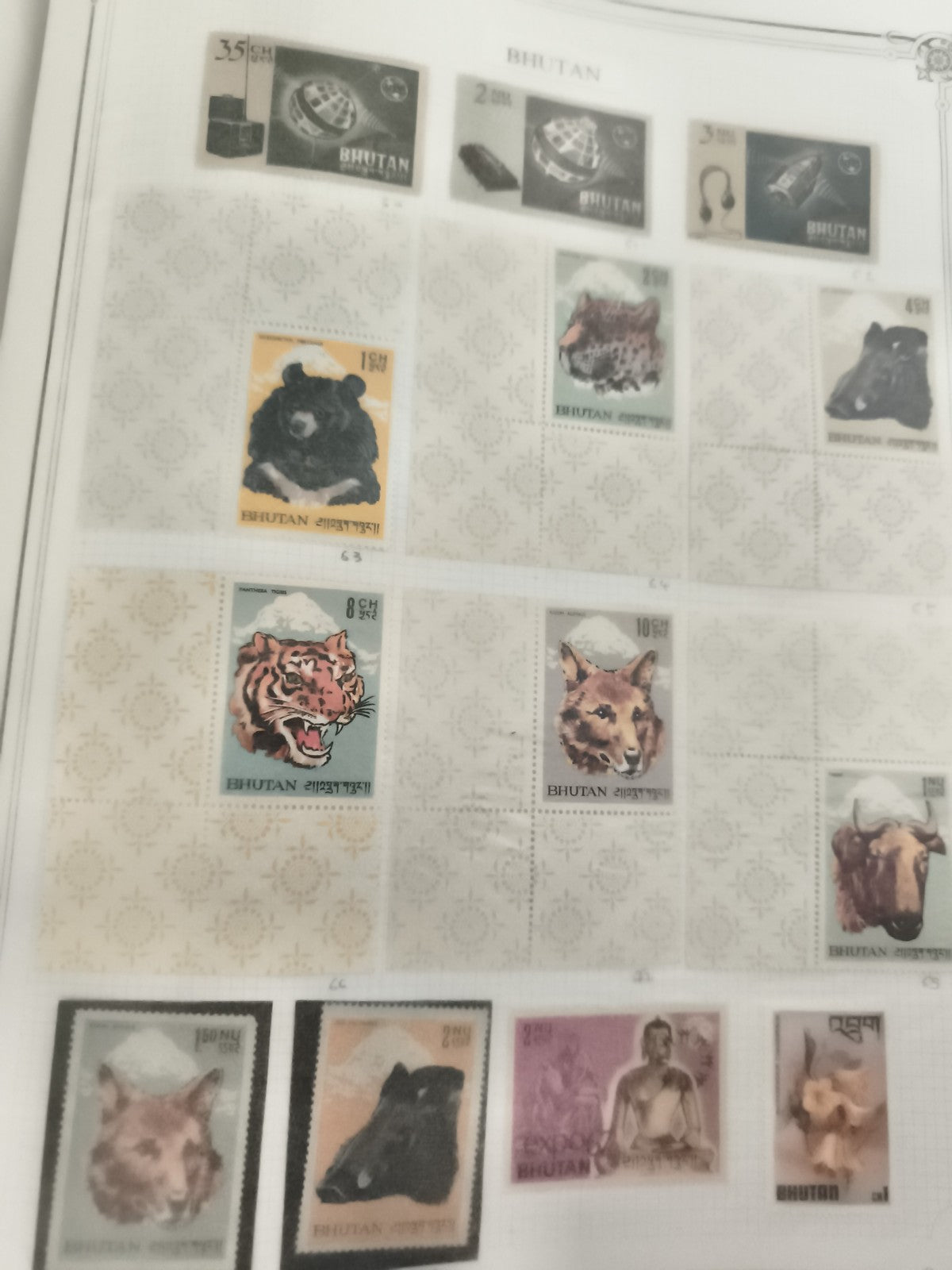 Timbres Bhutan animaux paysages thématique faune Asie philatélie lot