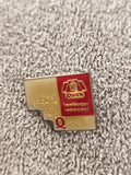 Pin's vintage Quick hamburger restaurant, logo rouge doré, fast food rétro (Ref