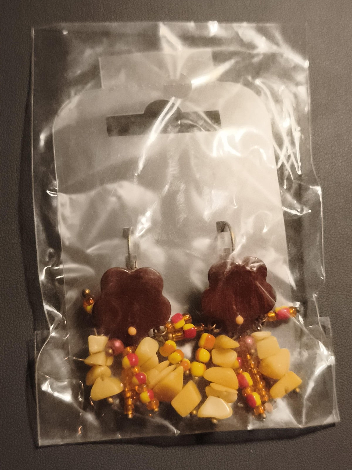 Boucles d’oreilles vintage fleur marron perles jaunes deadstock fantaisie