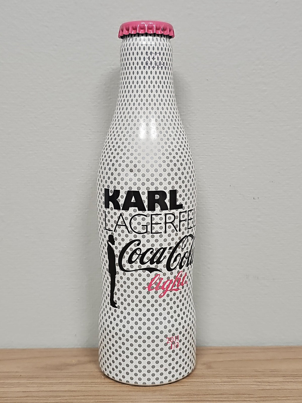 Bouteille Coca Cola pleine design Karl Lagerfeld édition spéciale boisson scellé