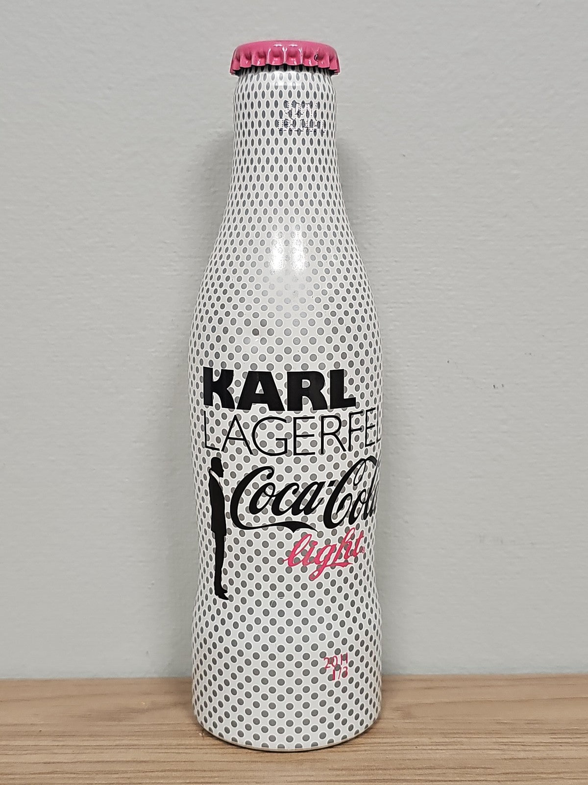 Bouteille Coca Cola pleine design Karl Lagerfeld édition spéciale boisson scellé
