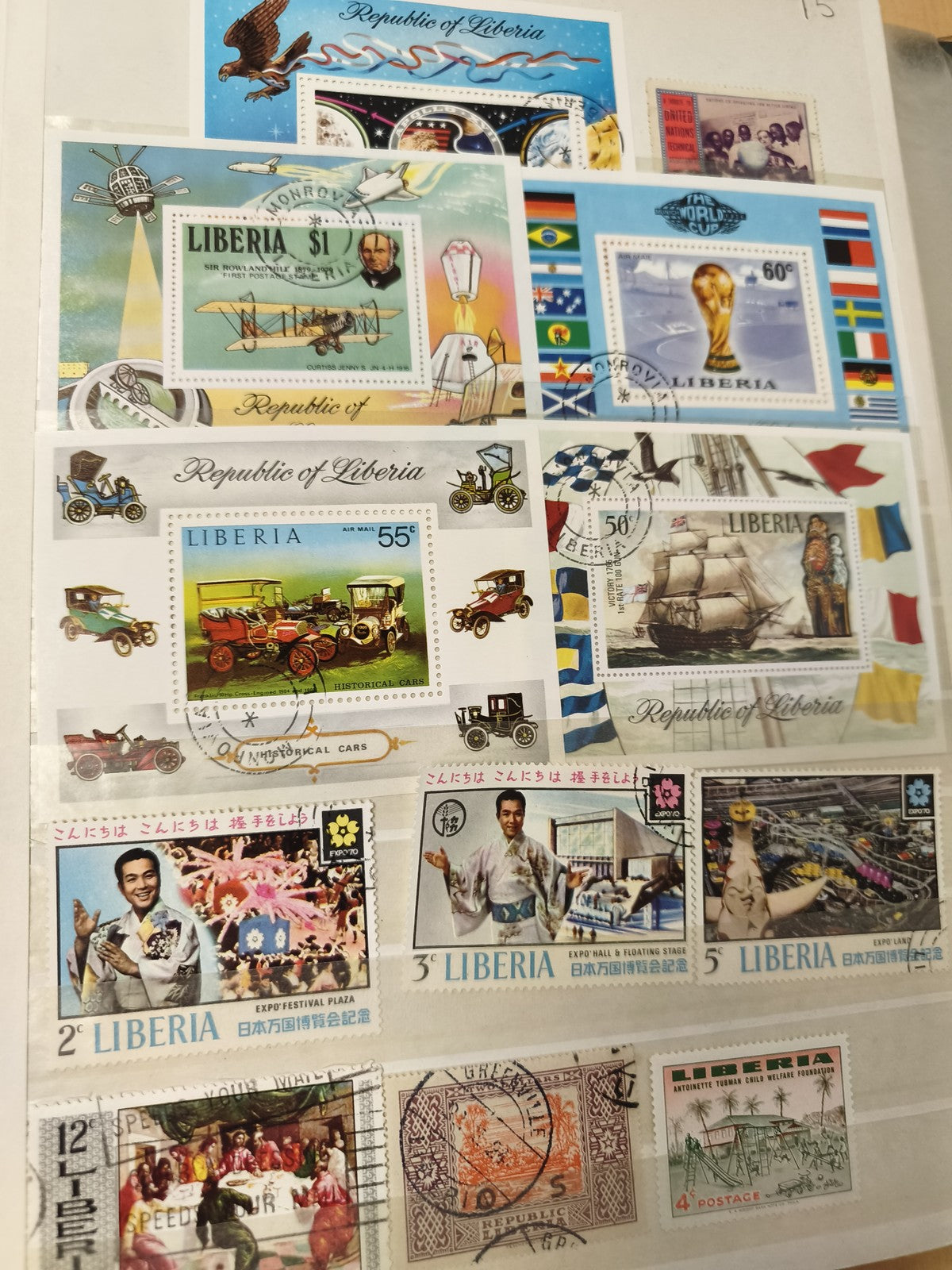 Lot timbres Liberia multithèmes couleurs variées oblitérés (support non inclus)