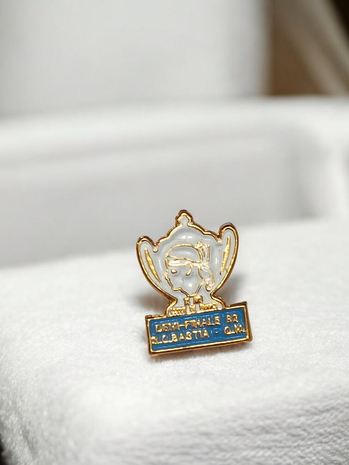 Pin's demi-finale SC Bastia OM vintage badge football ancien trophée