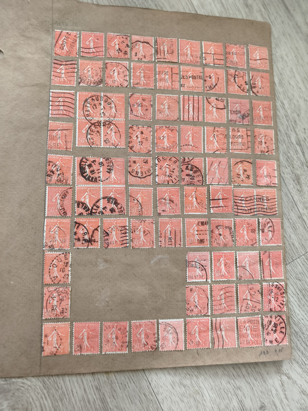 Gros lot ancien timbres Marianne 50c oblitérés sur planche philatélie étude