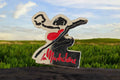Pin's vintage La Madeleine rétro – silhouette émaillée, design original