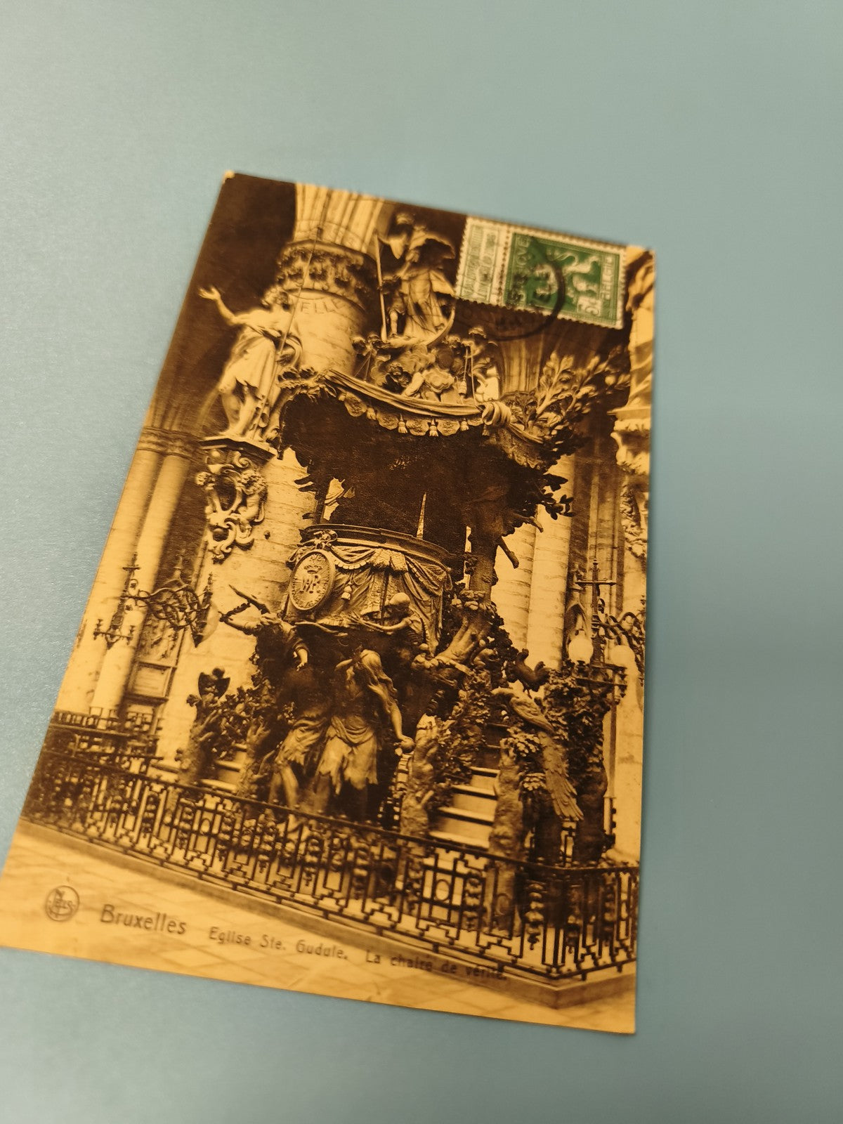 Carte postale ancienne Bruxelles Eglise Ste Gudule chaire de vérité timbre