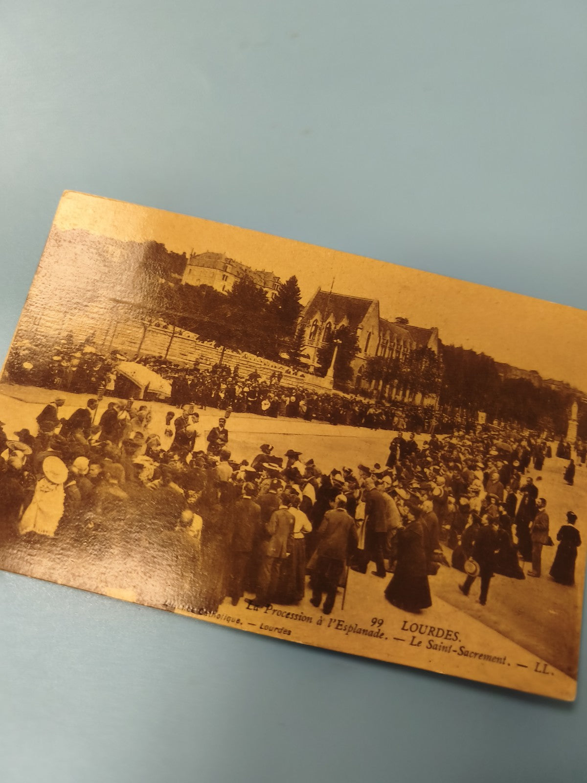 Ancienne carte postale animée Lourdes procession esplanade religieux (Ref 2)