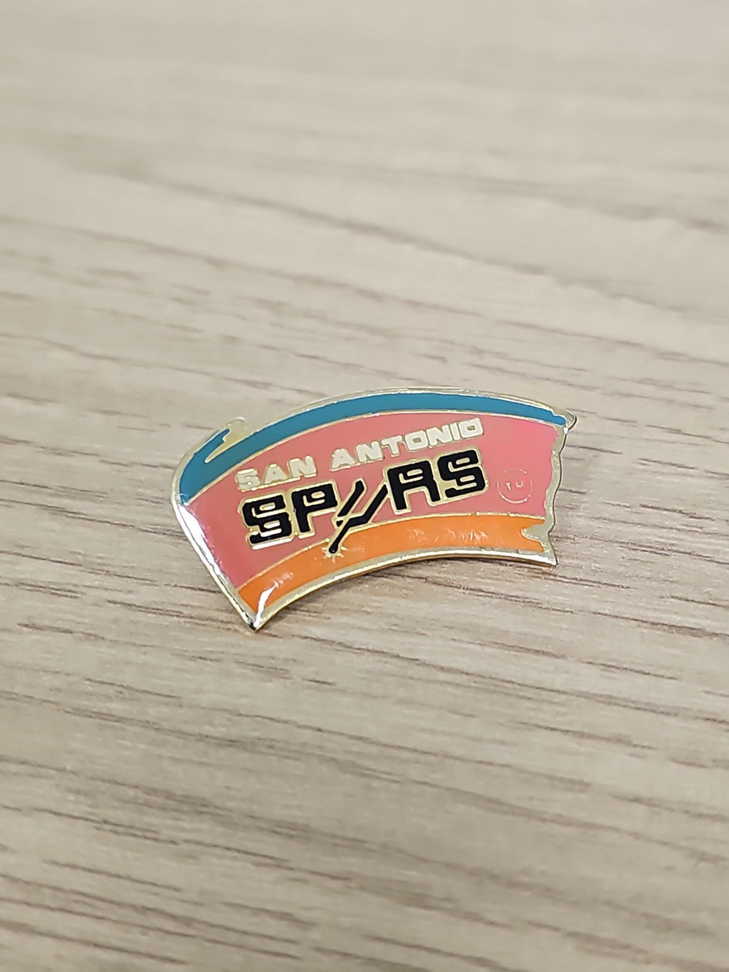 Pin's vintage San Antonio Spurs NBA USA logo rétro années 90 basket
