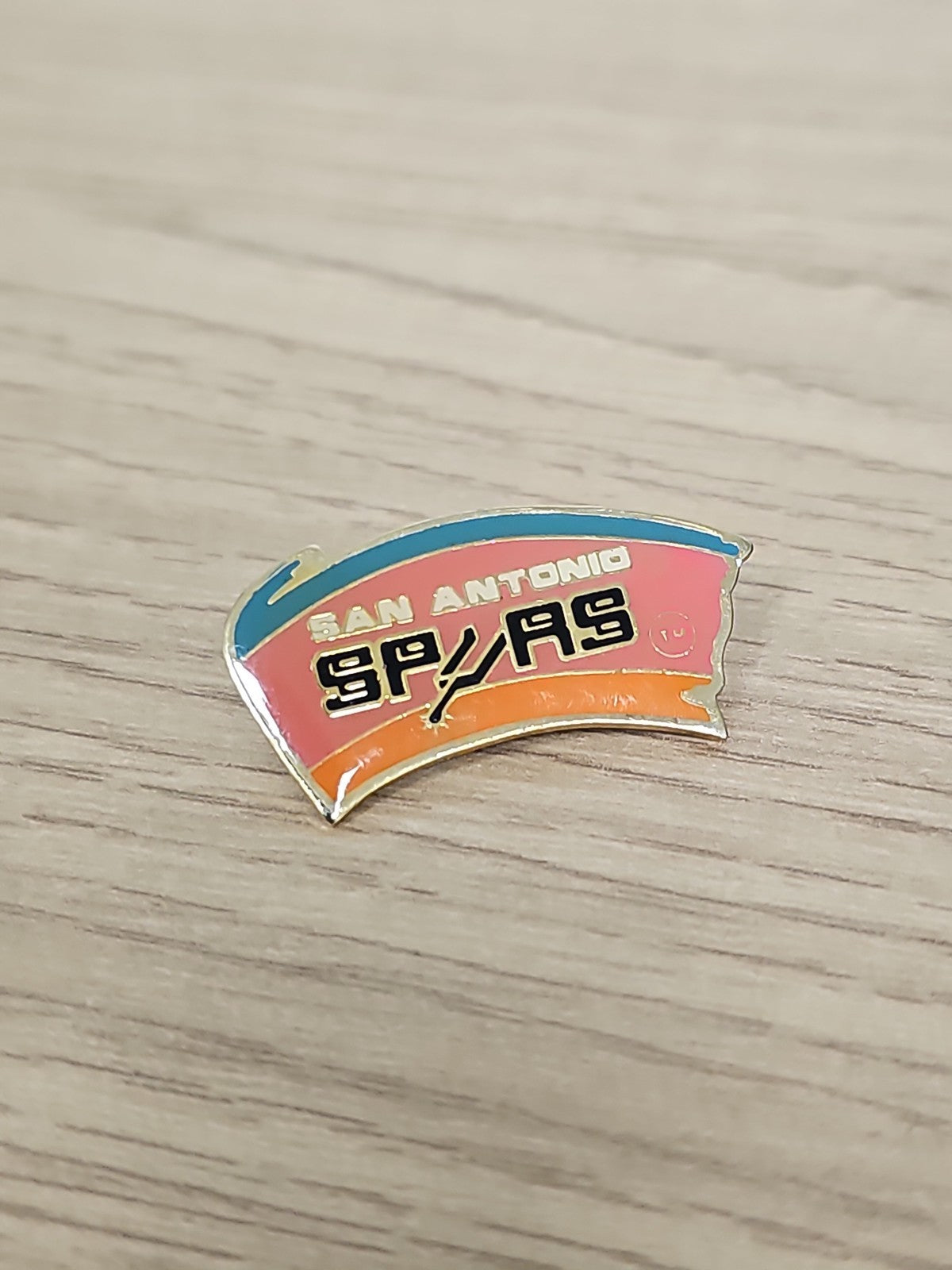Pin's vintage San Antonio Spurs NBA USA logo rétro années 90 basket