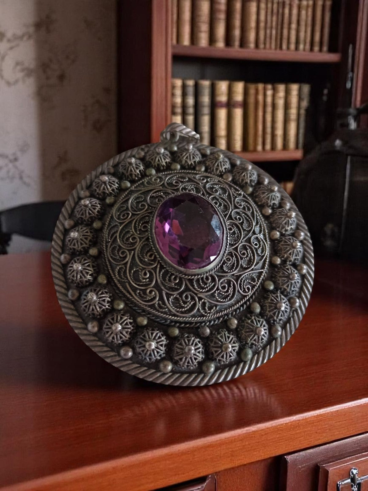 Pendentif Berbère ancien argenté cabochon violet filigrané vintage oriental