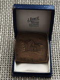 Médaille ancienne Gödöllő bronze, bâtiment en relief, étui bijouterie