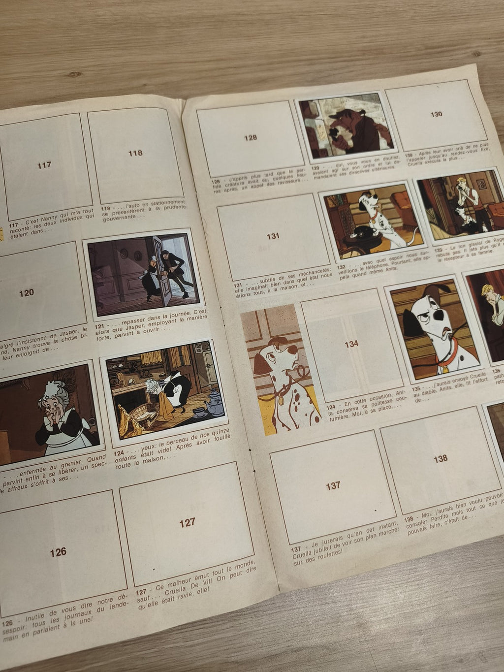 Vintage album Panini incomplet Les 101 Dalmatiens Disney couverture violette