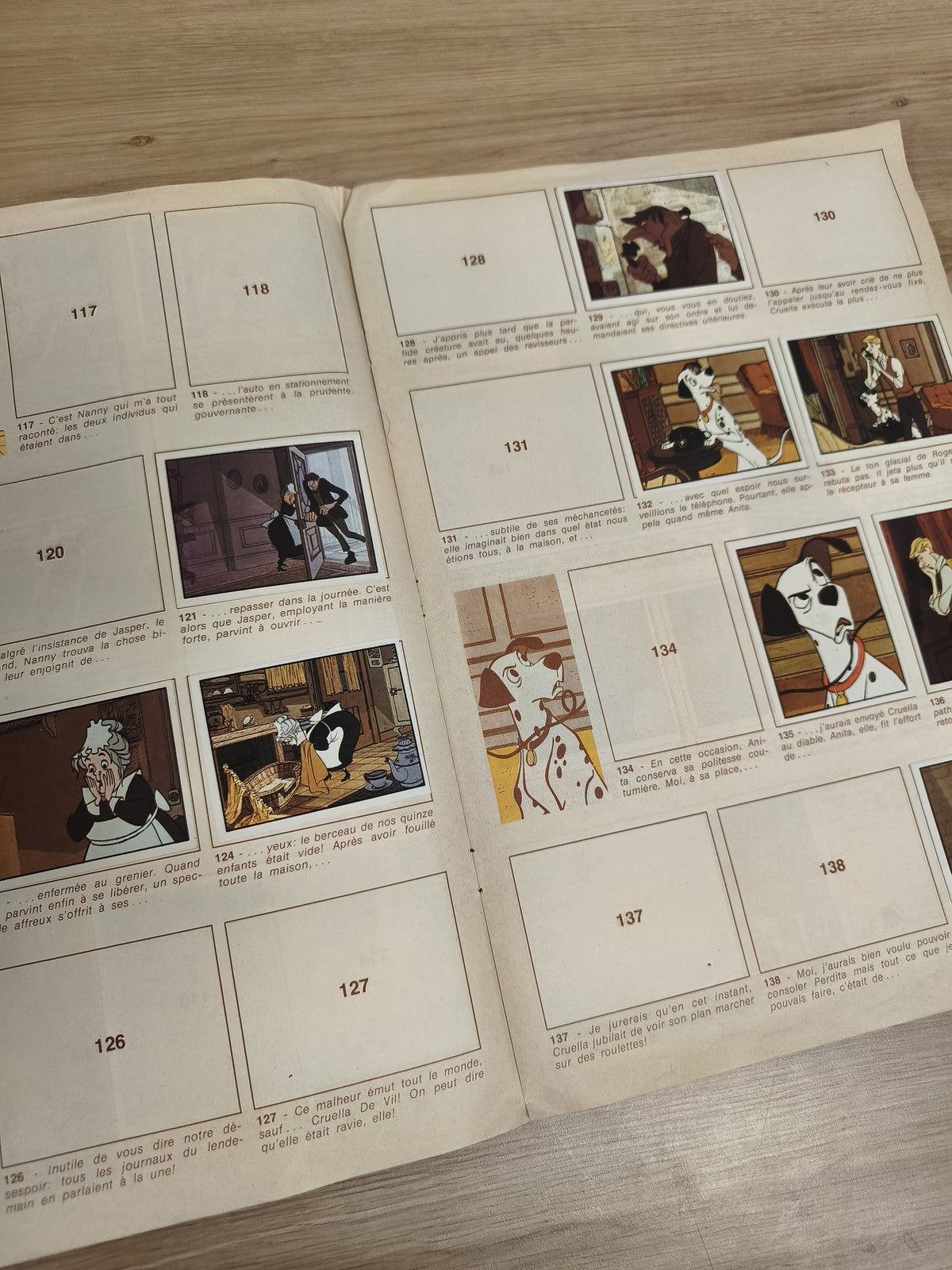 Vintage album Panini incomplet Les 101 Dalmatiens Disney couverture violette