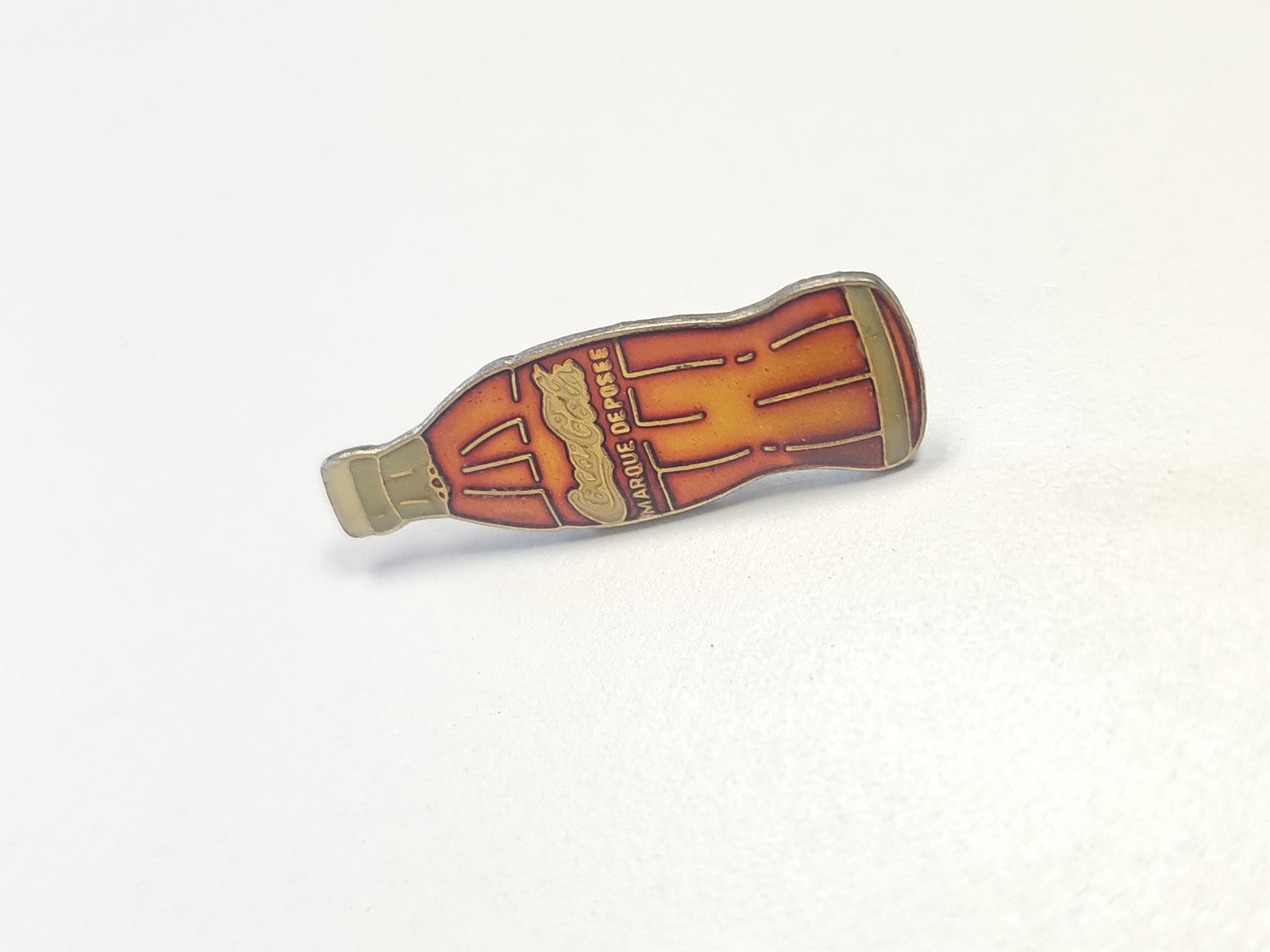 Pin's rétro ancien Coca Cola collection vintage boisson soda emblème pub années