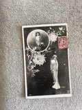 CPA illustrée femme fleurs timbre rose photo ancienne 1397