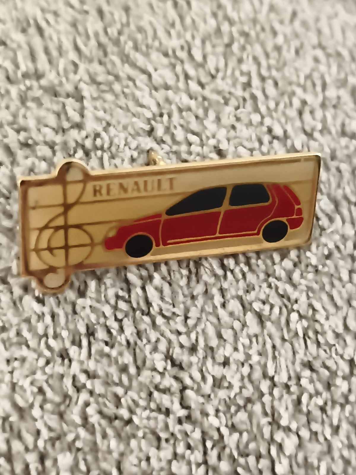 Pin's Renault vintage voiture rouge musique émaillé badge ancien (Ref 1)