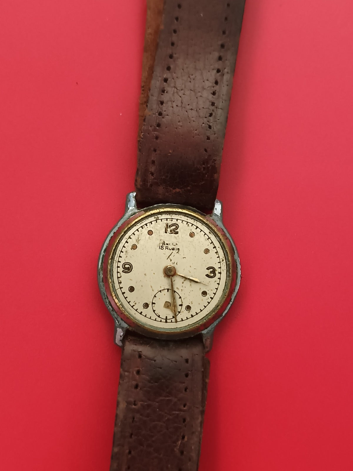 Montre ancienne mécanique 15 rubis à réviser cadran patiné bracelet brun