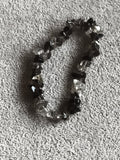 Bracelet pierres naturelles noir et transparent, chips, élastique, bijou fantais